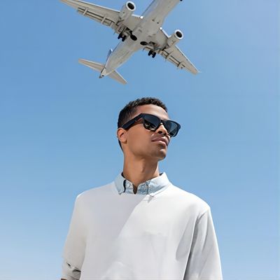 Τα ακουστικά ασύρματα τηλεοπτικά γυαλιά ηλίου Bluetooth δίνουν τα ελεύθερα καλώντας ανοικτά ακουστικά αυτιών