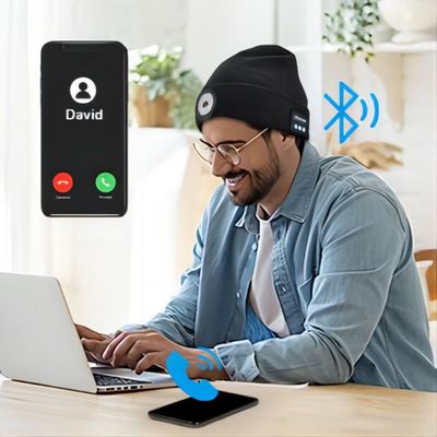 τηλεοπτικό καπέλο 2K FHD με το bluetooth, παίζοντας καταγραφή μουσικού βίντεο με ελεύθερα χέρια για τις χειμερινές δραστηριότητες τηλεφωνικών κλήσεων μέσα